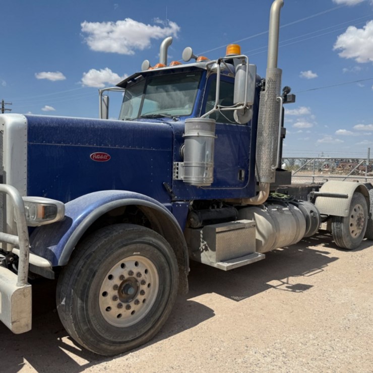 2015 PETERBILT 389