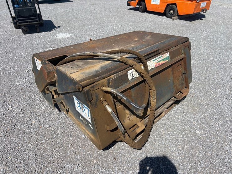 #426-•-bobcat-pickup-broom-image-4
