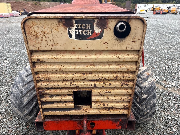ditch-witch-2200-image-11