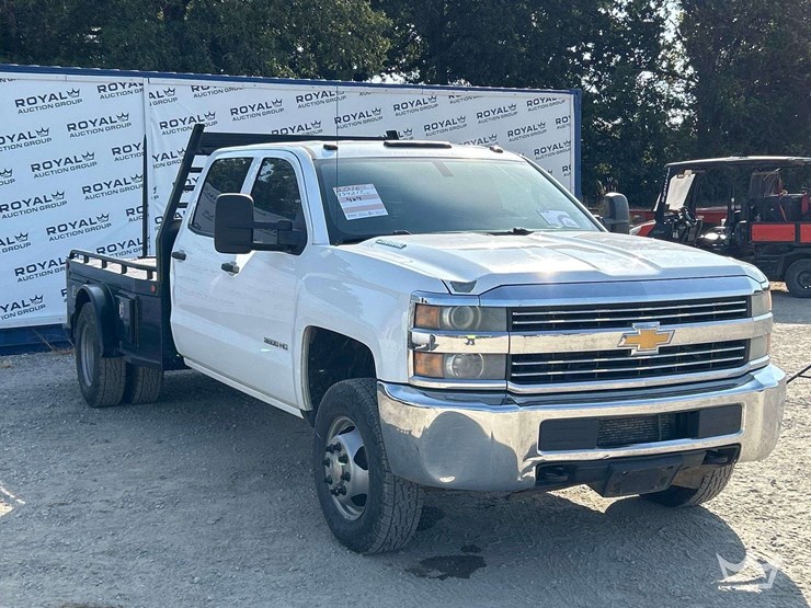 2016-chevrolet-silverado-3500-image-2