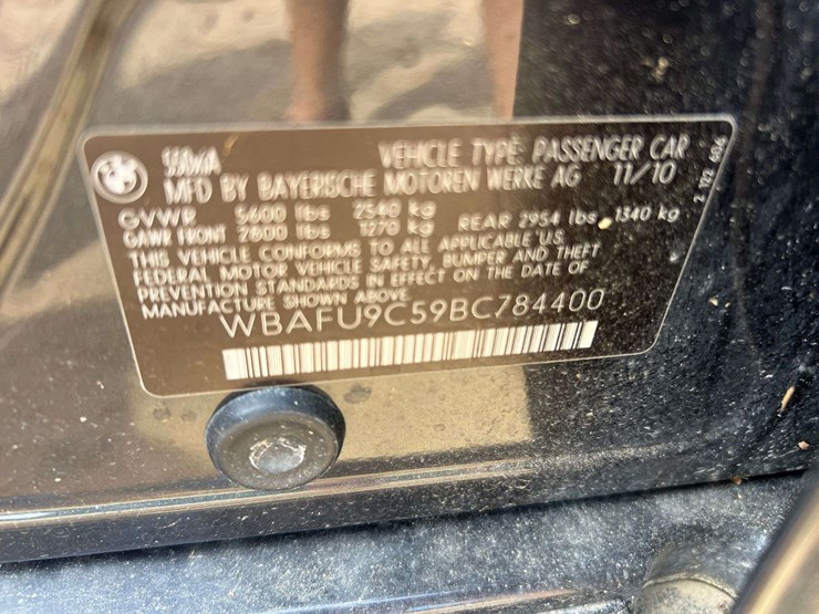 2011-bmw-550i-xdrive-(120,330-miles)-image-18