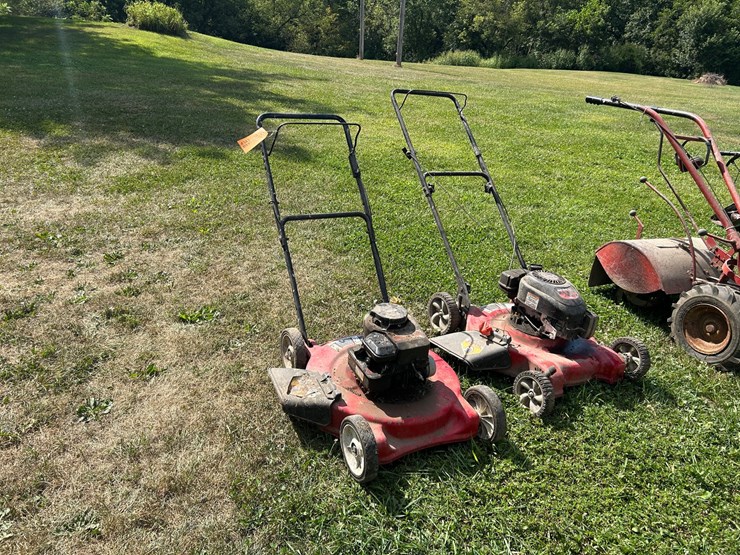 #6263-•-(2)-push-mowers-image-1