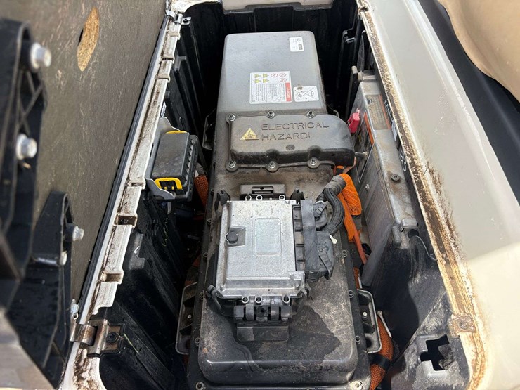2022-club-car-li-ion-48v-electric-golf-cart-w/-charger-image-13