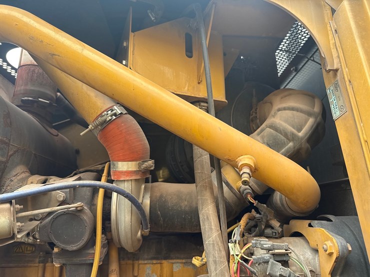 caterpillar-160m-awd-image-61