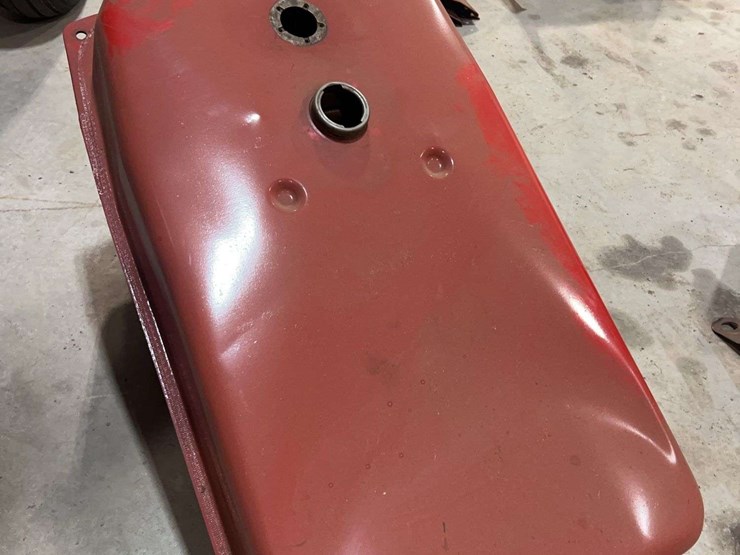international-harvester-656-row-crop-utility-diesel-fuel-tank-image-3