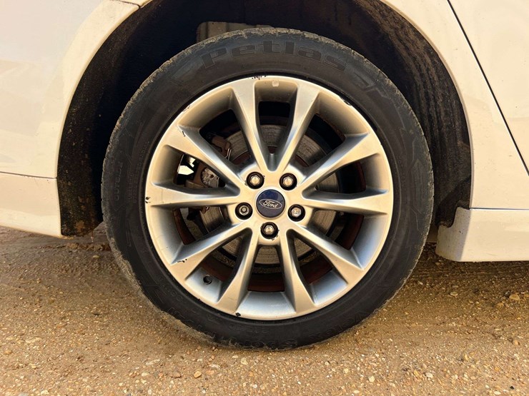 2017-ford-fusion-se-hybrid-(188,193-miles)-image-16