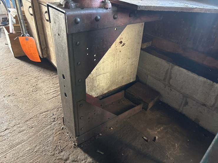 #1614-•-heavy-duty-bench-vice-image-4