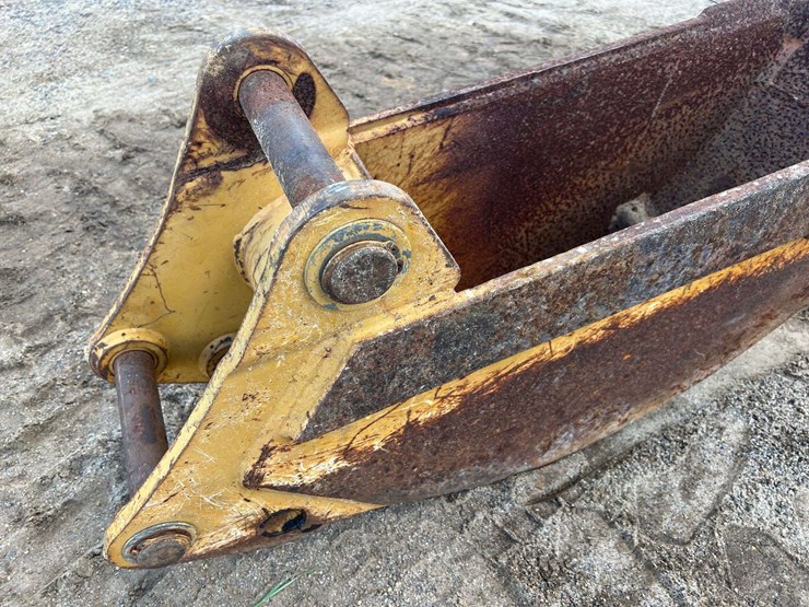 caterpillar-12-image-9