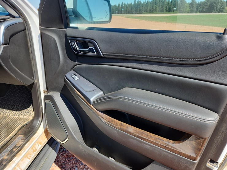 2015-chevrolet-tahoe-lt-image-20