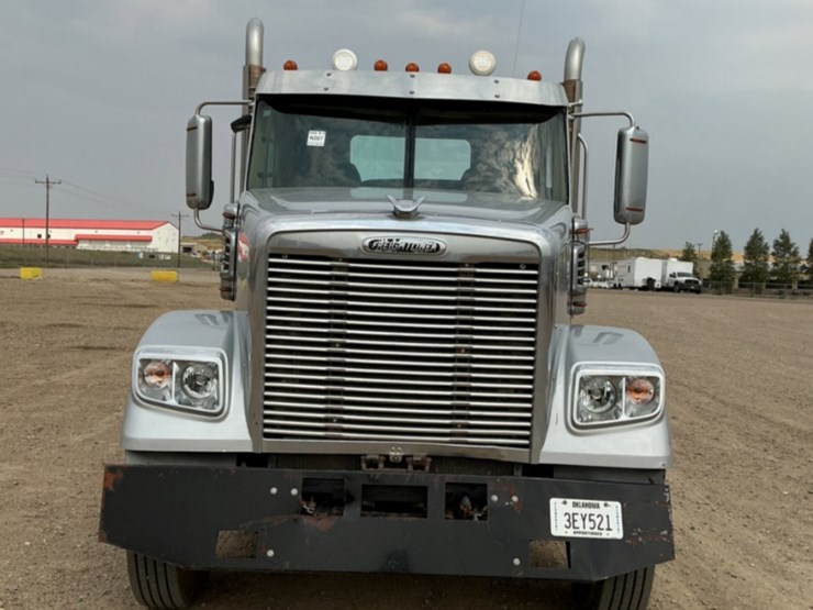 2012-freightliner-coronado-122-sd-image-3