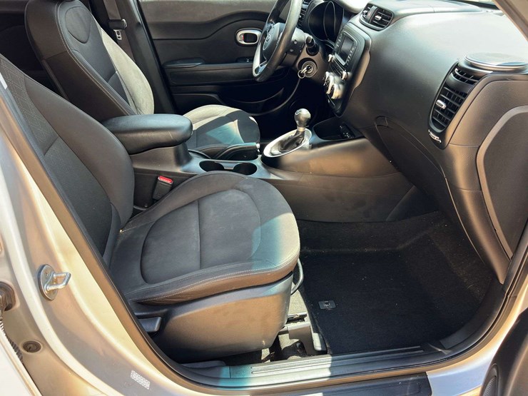 2017-kia-soul-image-37