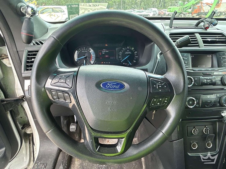 2017-ford-explorer-image-13