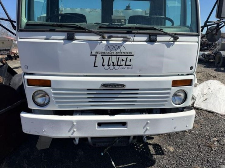 2004-freightliner-fc80-image-24
