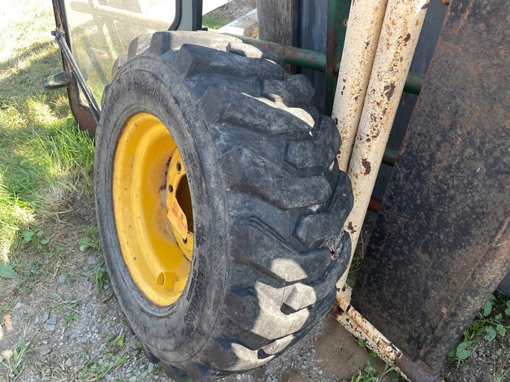 #6219-•-hercules-skid-loader-tire-image-8
