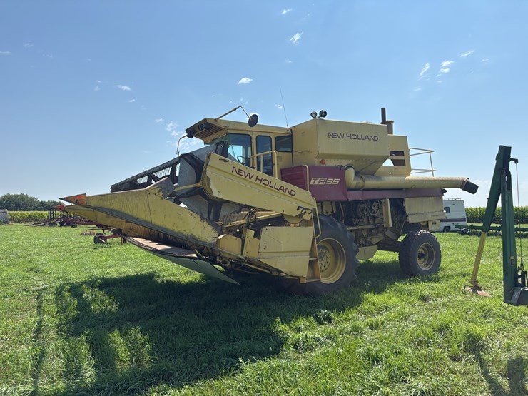 new-holland-972-image-1