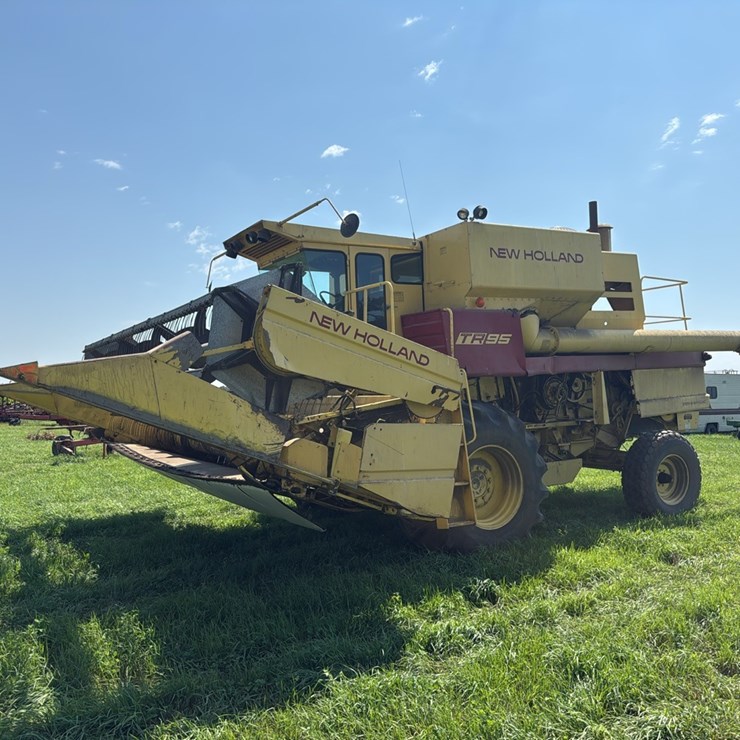 NEW HOLLAND 972
