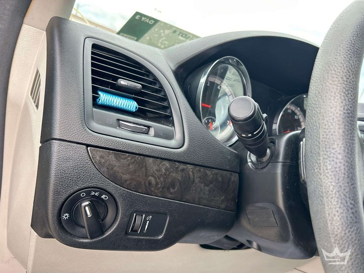 2013-dodge-caravan-image-15