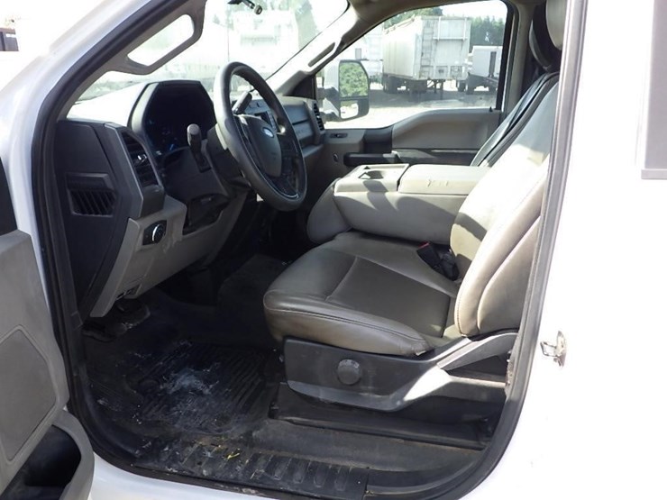 2021-ford-f350-image-28