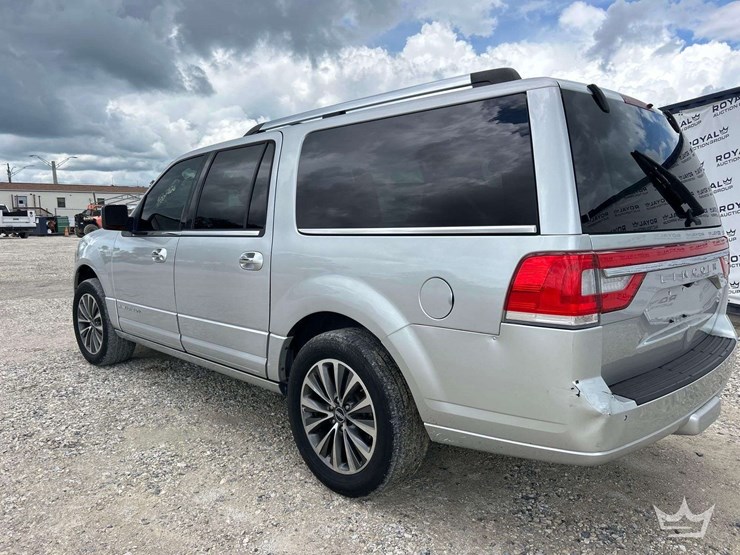 2016-lincoln-navigator-image-4