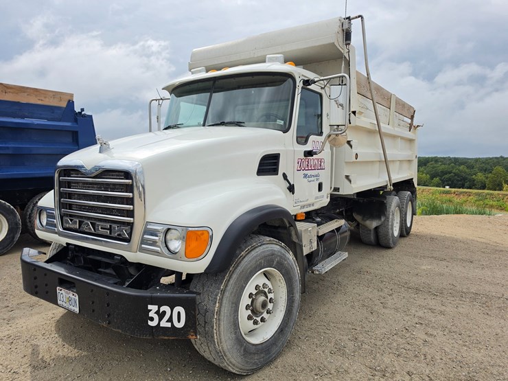 #25405-•-2003-mack-cv713-granite-truck-image-1