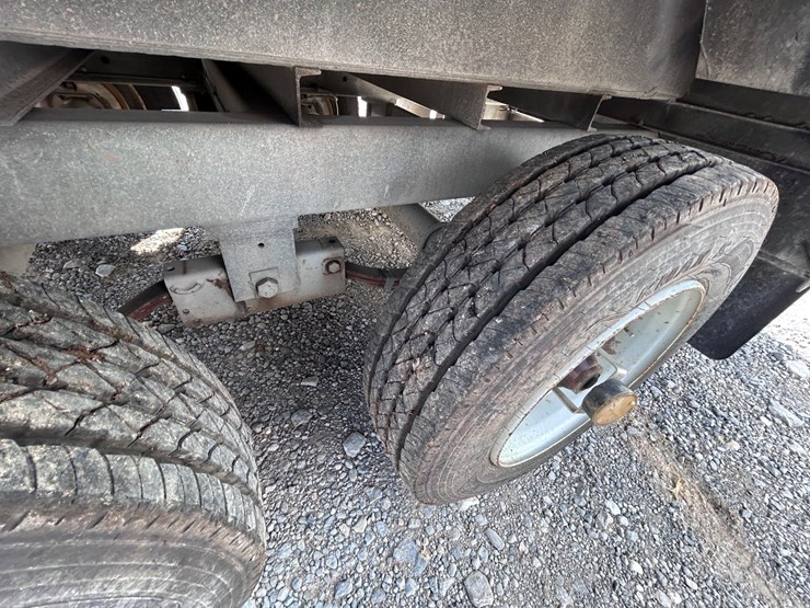 #212-•-2014-saub-pull-behind-service-trailer-image-3
