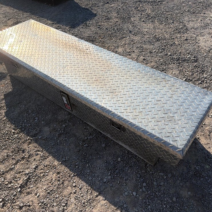 #583 • TRACTOR SUPPLY TRUCK TOOL BOX