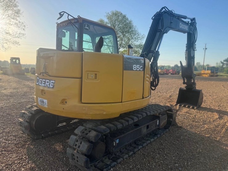 2018-deere-85g-image-2