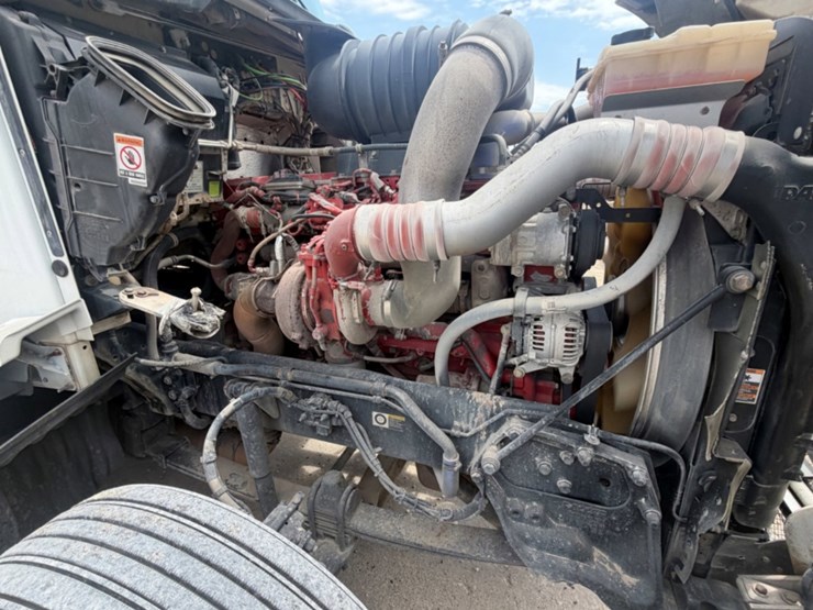 2011-kenworth-t660-image-12