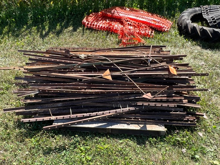 #5730-•-lot-of-misc.-fence-posts-image-1