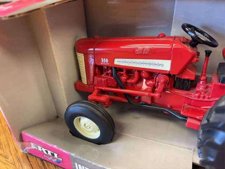 1/16-international-350-utility-image-5