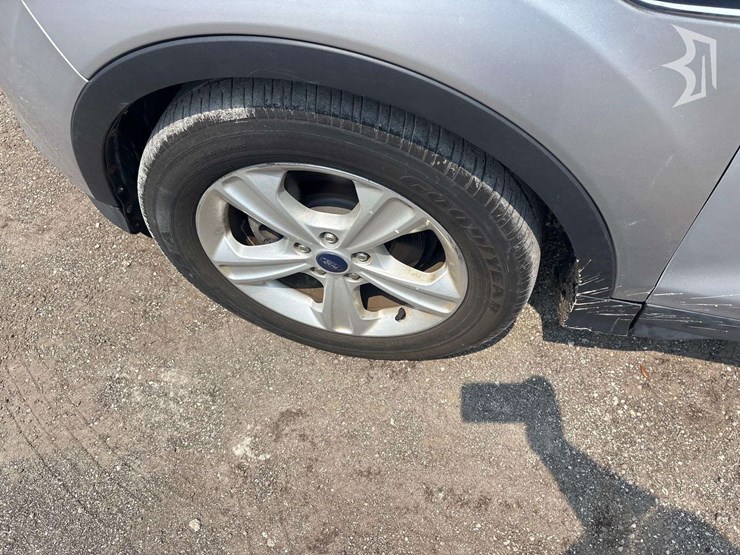2015-ford-escape-image-16
