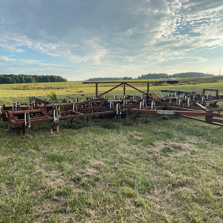 34’ Wil-Rich field cultivator