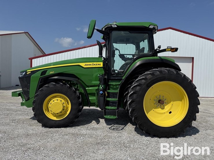 2024-john-deere-8r-250-image-8