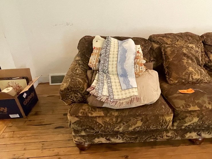 #6256-•-sofa-and-loveseat-image-3