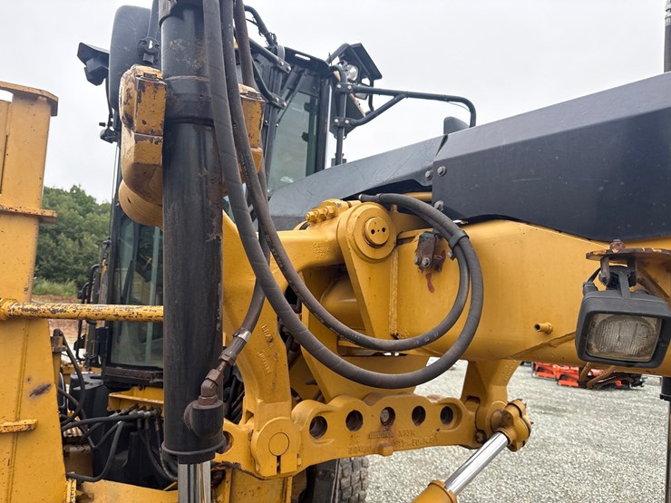 caterpillar-160m-awd-image-33