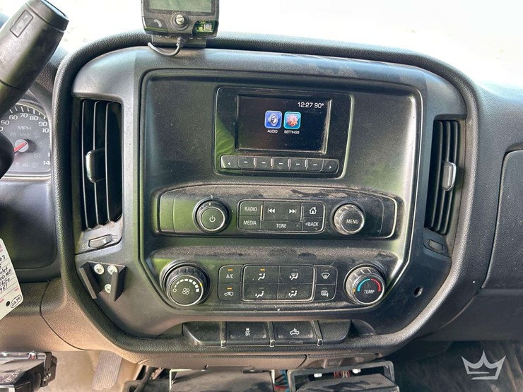 2015-chevrolet-silverado-pickup-truck-image-17