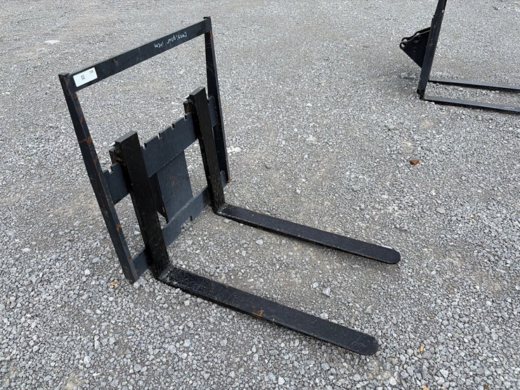 #416-•-mini-loader-30"-pallet-forks-image-3
