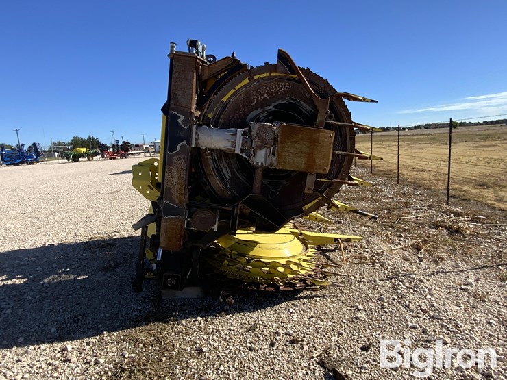 2022-john-deere-772-image-4