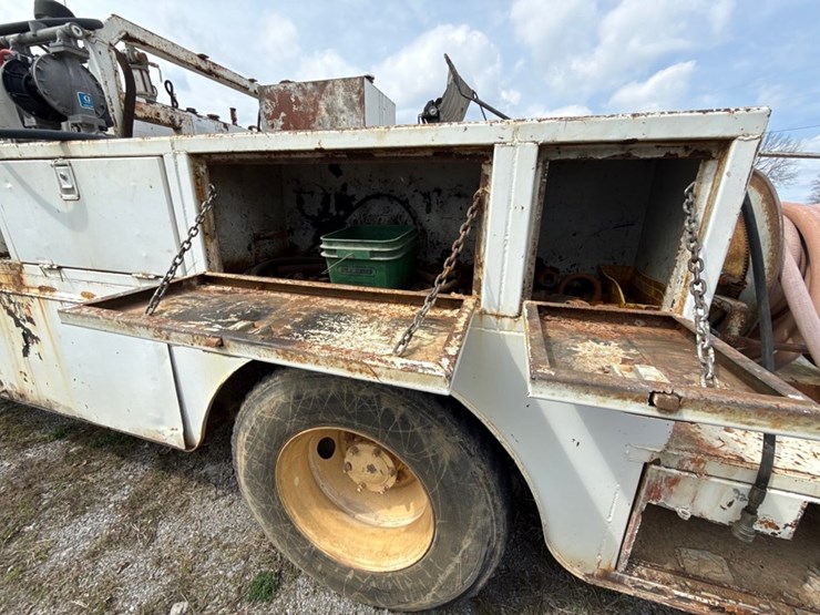 #234-•-1989-mack-r690t-single-axle-fuel-truck-image-34