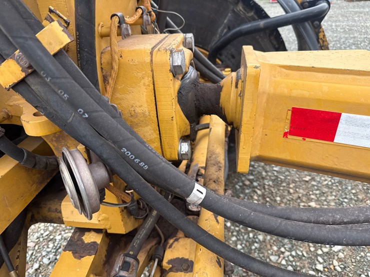 caterpillar-160m-awd-image-21