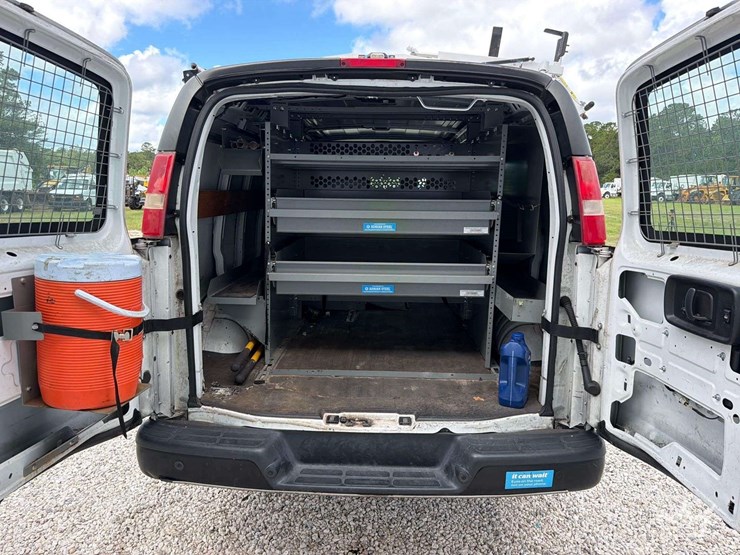 2017-chevrolet-express-2500-image-26