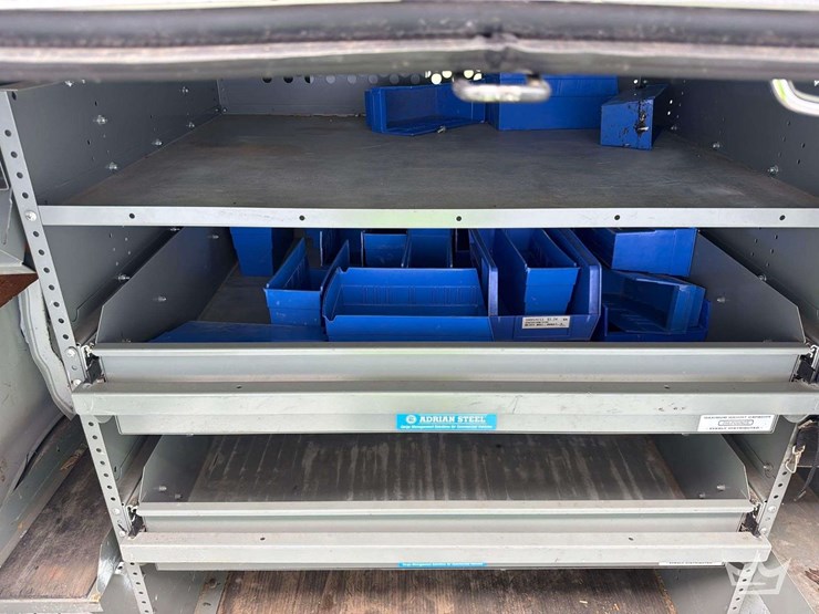 2018-chevrolet-express-g2500-image-27
