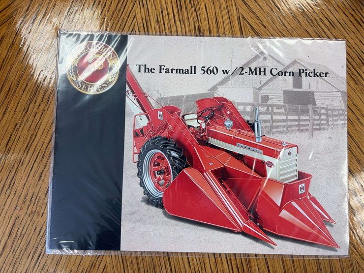 1/16-farmall-560-with-2-mh-corn-picker-precision-series-#14-image-20