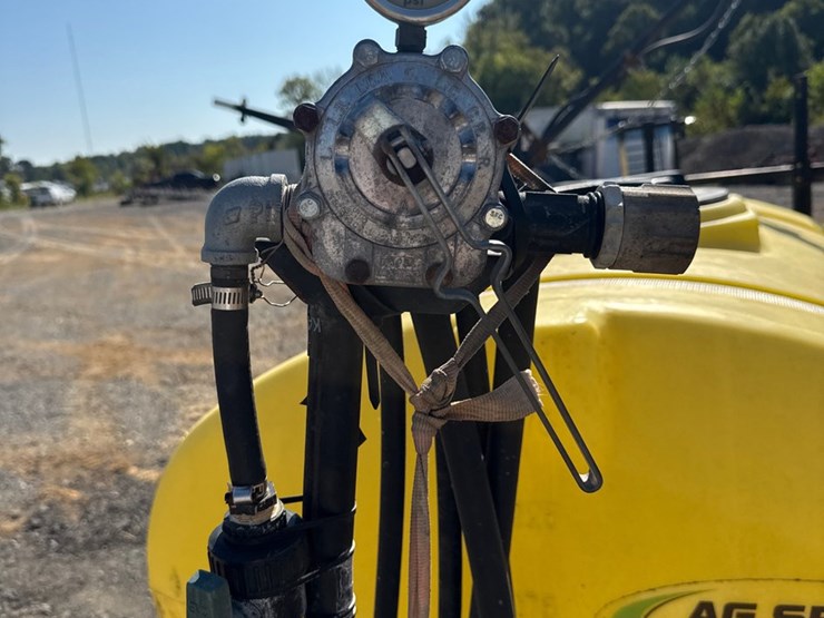 #1019-•-ag-spray-equipment-sprayer-image-12