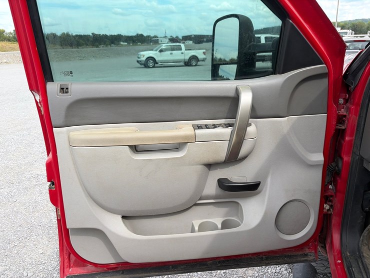 #244-•-2013-chevrolet-silverado-service-truck-image-18