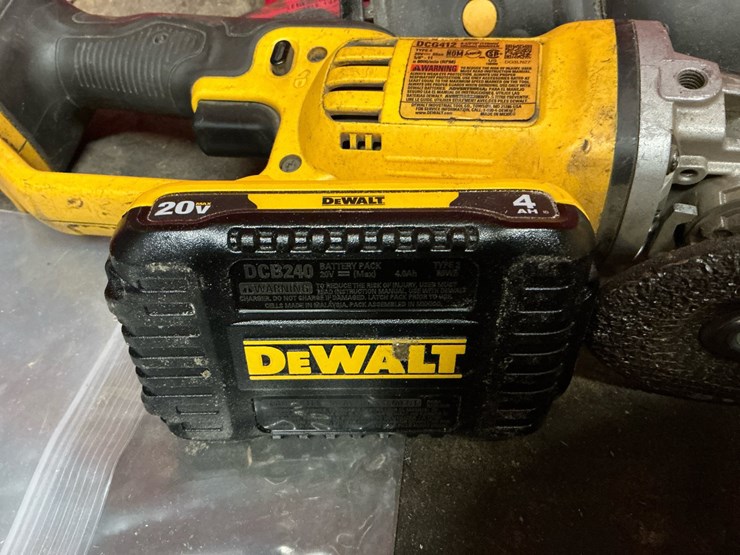 #101-•-dewalt-20v-max-power-tool-assortment-with-batteries-and-accessories-image-13