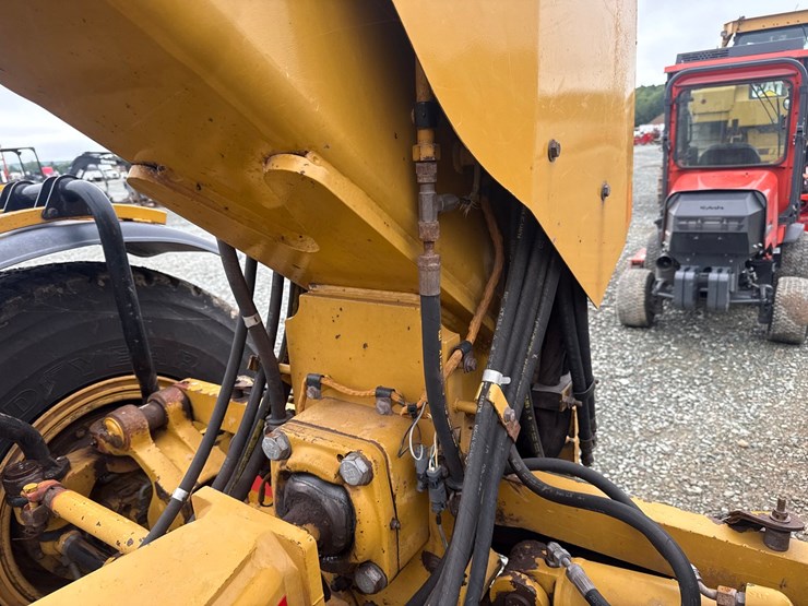 caterpillar-160m-awd-image-23