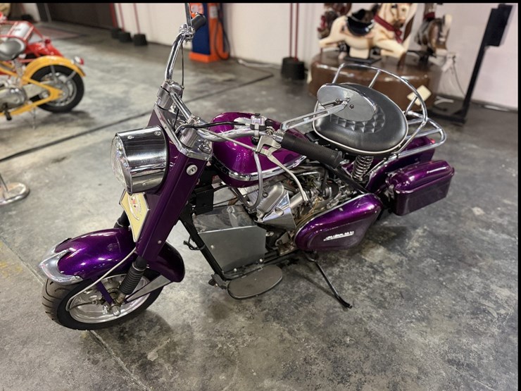 #158-•-1960-cushman-eagle-motor-scooter-image-1