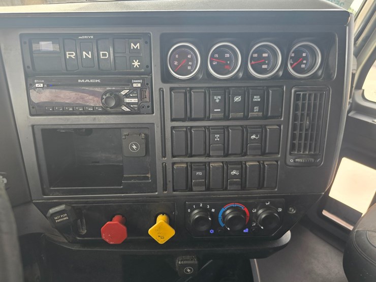 #25251-•-2020-mack-anthem-semi-sleeper-truck-image-49