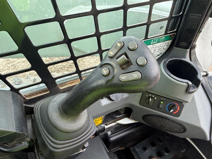 2023-bobcat-t770-image-26